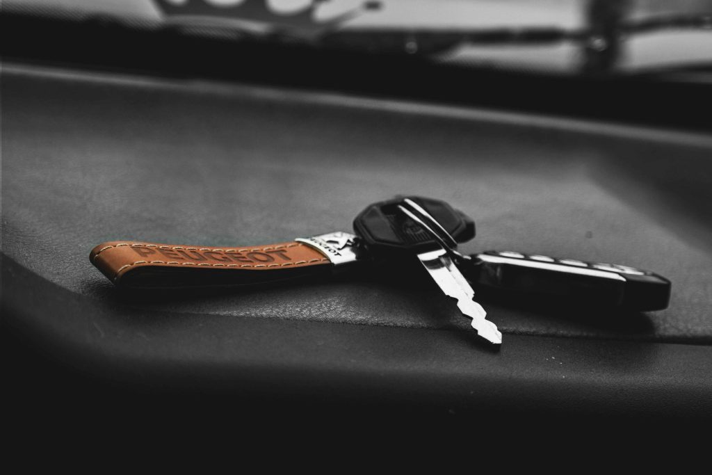 How do car loans work? A close up of a set of new car keys.